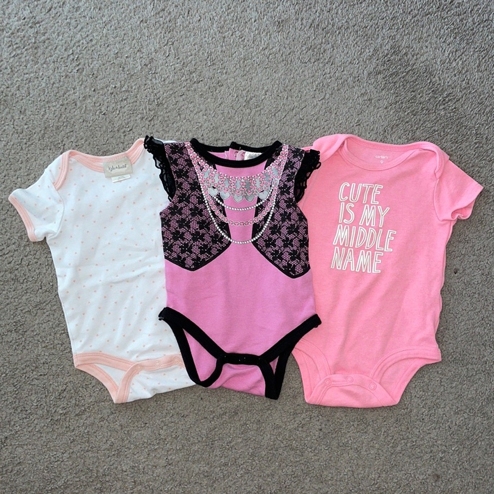 🏷️5 for $25🏷️ 6-9 months girls onesies, set of 3